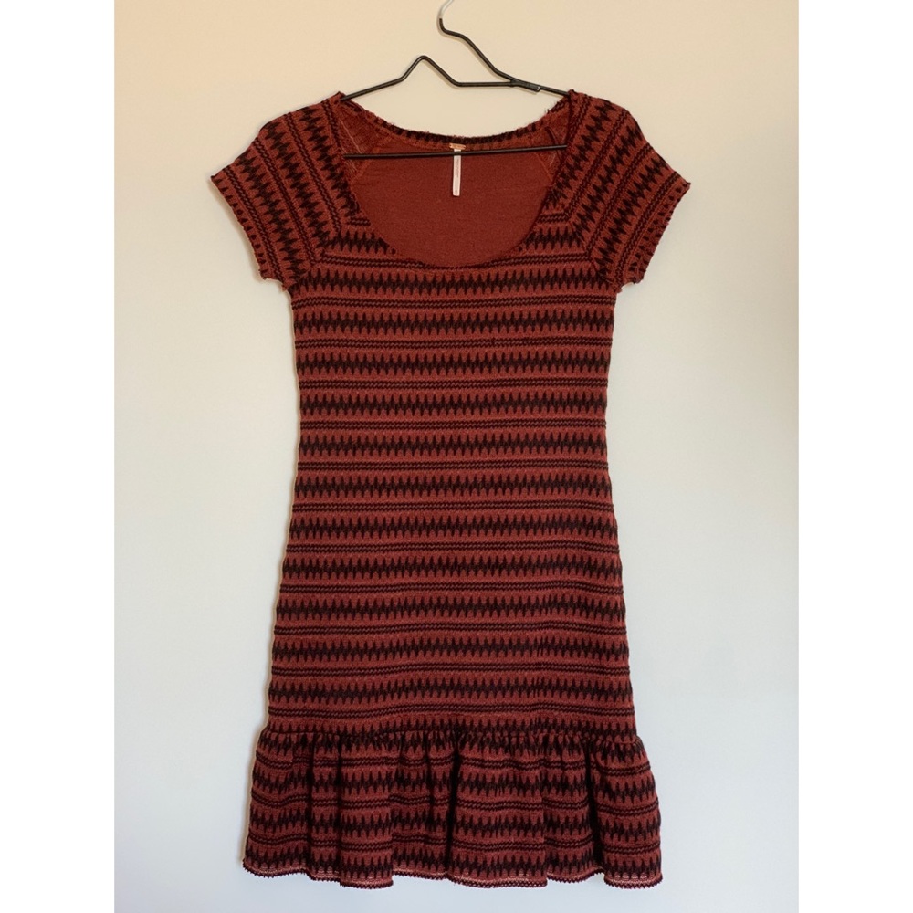 🌈Free People • Knit Ruffle Hem Short Sleeve Dress